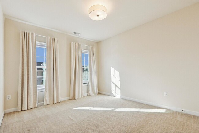 Building Photo - Available Now – Luxury 3 Bedroom, 2.5 Bath...