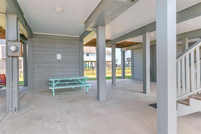 Building Photo - 17615 Termini-San Luis Pass Rd