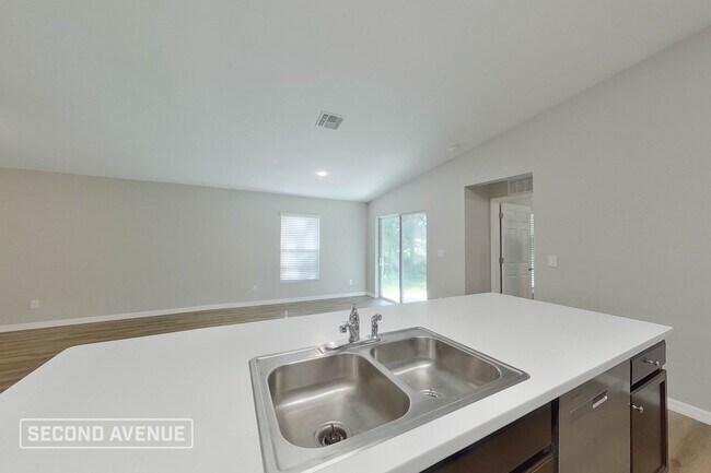 Building Photo - 14051 Canadian Ave