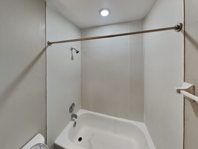 Building Photo - 31 Chittenden Ave
