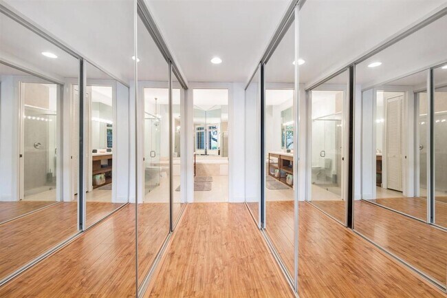 Building Photo - 2592 Sheltingham Dr