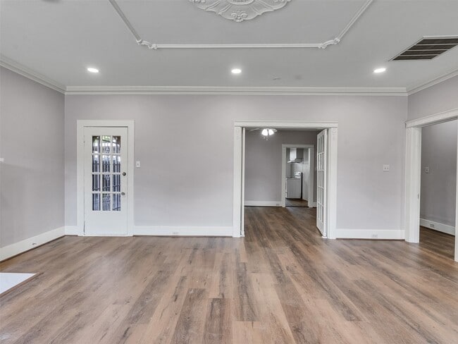 Building Photo - 4625 Bell St