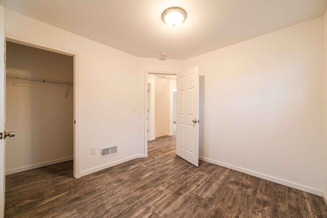 Building Photo - $1450 - Beautiful 3 bedroom home
