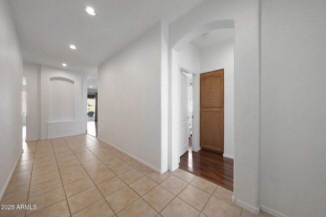 Building Photo - 1642 W Windsong Dr