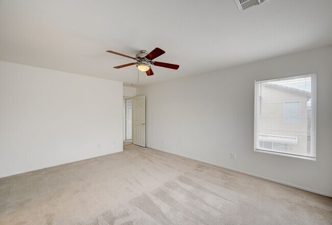 Building Photo - Beautiful 3 bedroom/2.5 baths located acro...