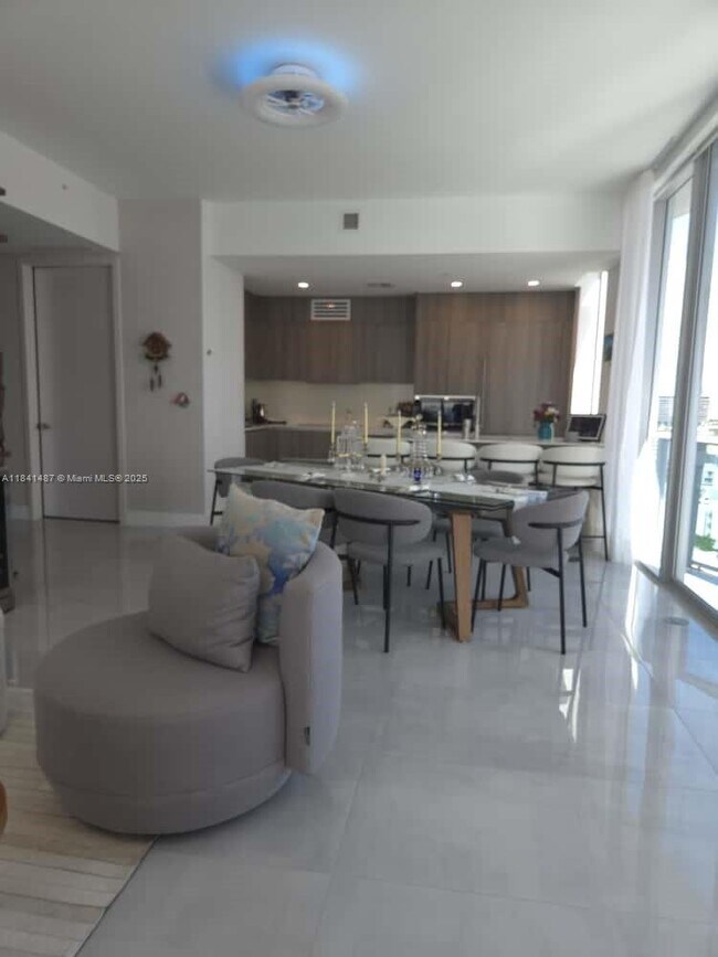 Building Photo - 17550 Collins Ave