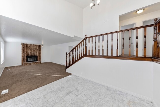 Primary Photo - Enormous 4 Bed / 3 Bath Pet Friendly Home in East Layton! Available NOW!