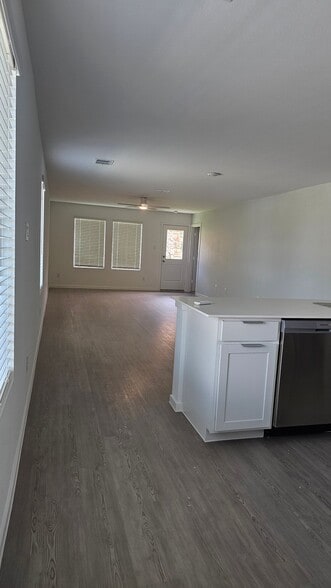 Building Photo - 1600 Baron Ln