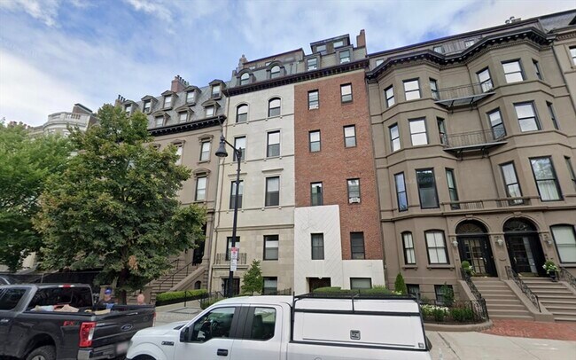 Building Photo - 140 Beacon St