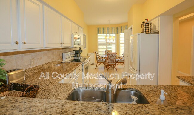 Building Photo - 2405 Harmony Ln