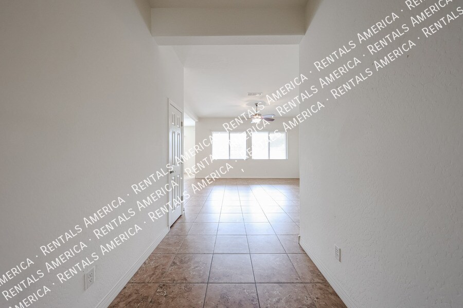 Building Photo - 1133 E Buckingham Ave