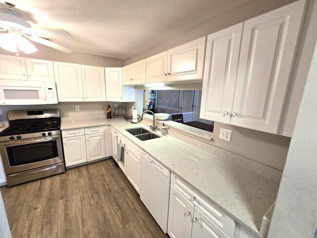 Building Photo - 2236 Lesner Crescent