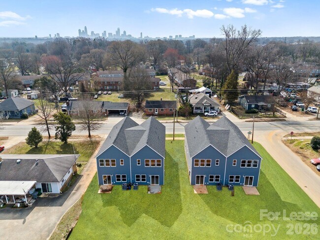 Building Photo - 341 N Hoskins Rd