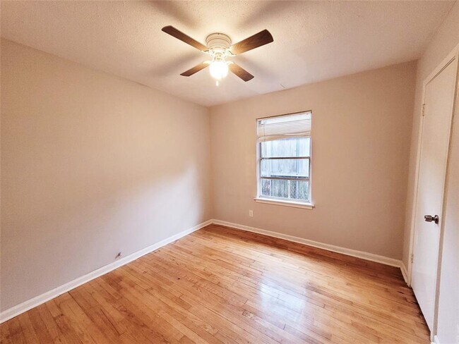 Building Photo - 10821 Aldis St