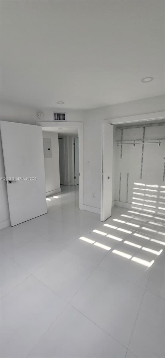 Building Photo - 2461 W 76th St