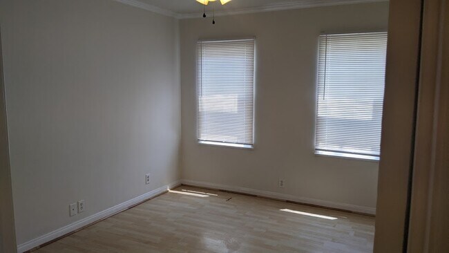Building Photo - 2213 Carmona Ave