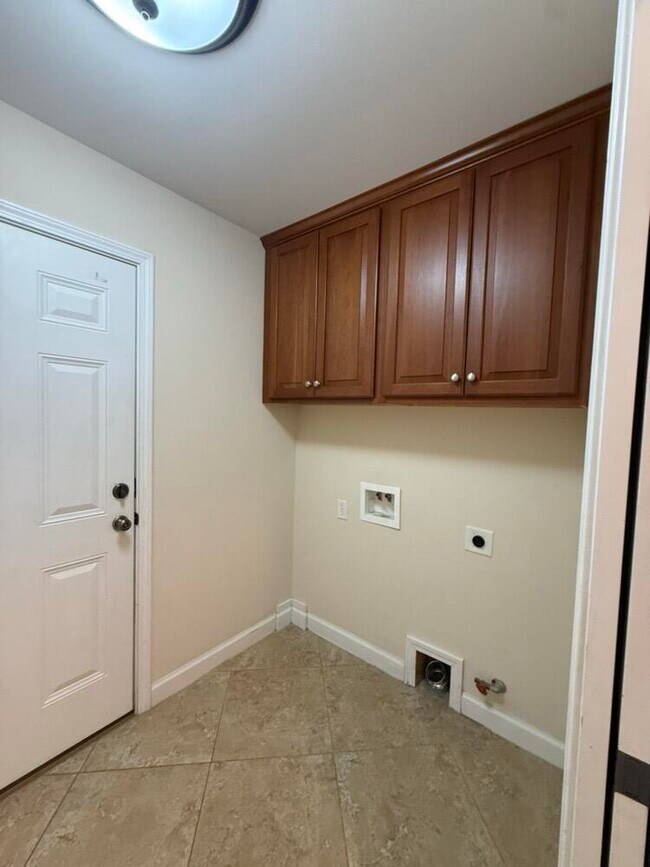 Building Photo - 231 Gracie Ln