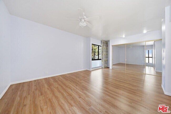 Building Photo - 141 S Linden Dr