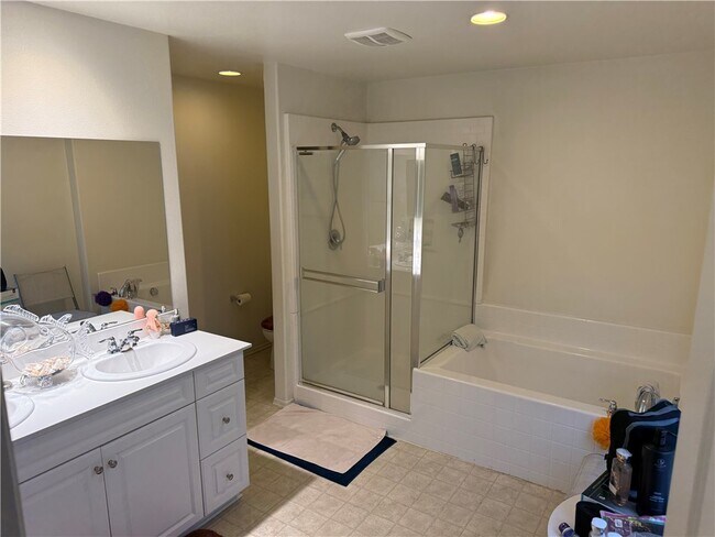 Building Photo - 3645 Emerald Ln