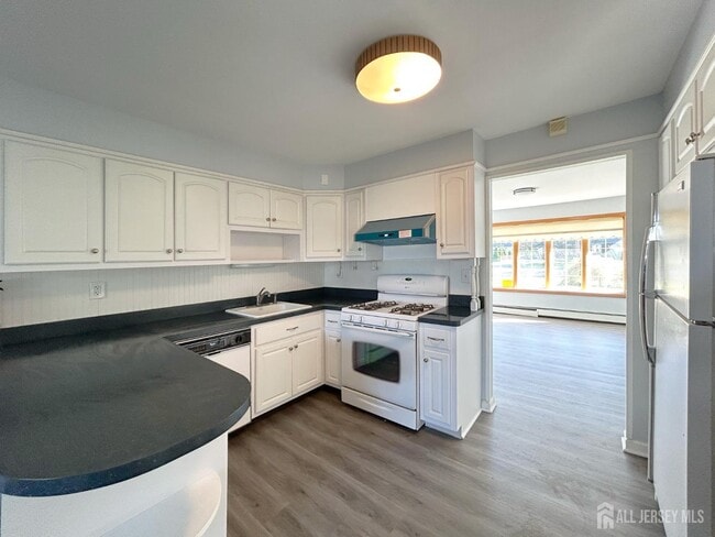 Building Photo - 3 Stiles Rd