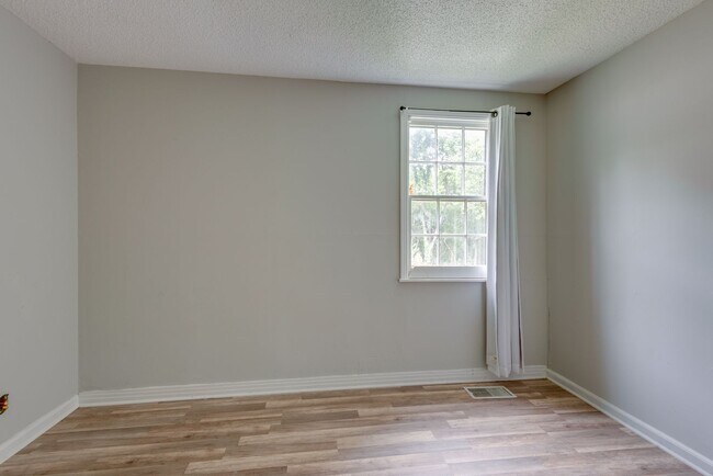 Building Photo - Charming 4BR/2BA Home in South Nashville –...