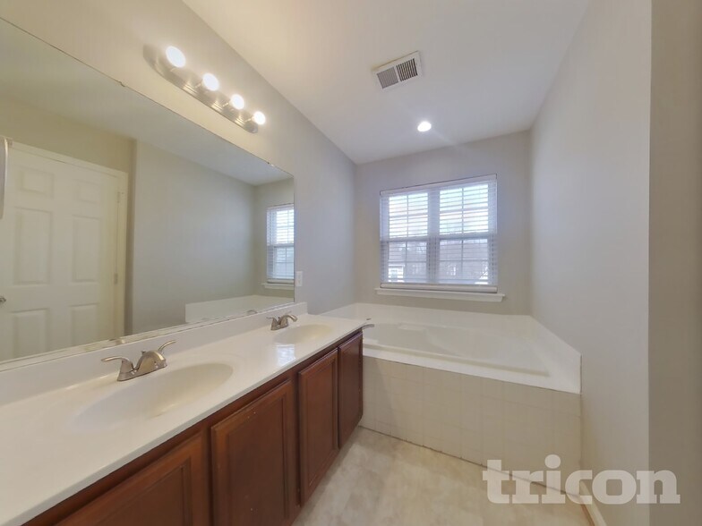 Building Photo - 4116 Killington Ct