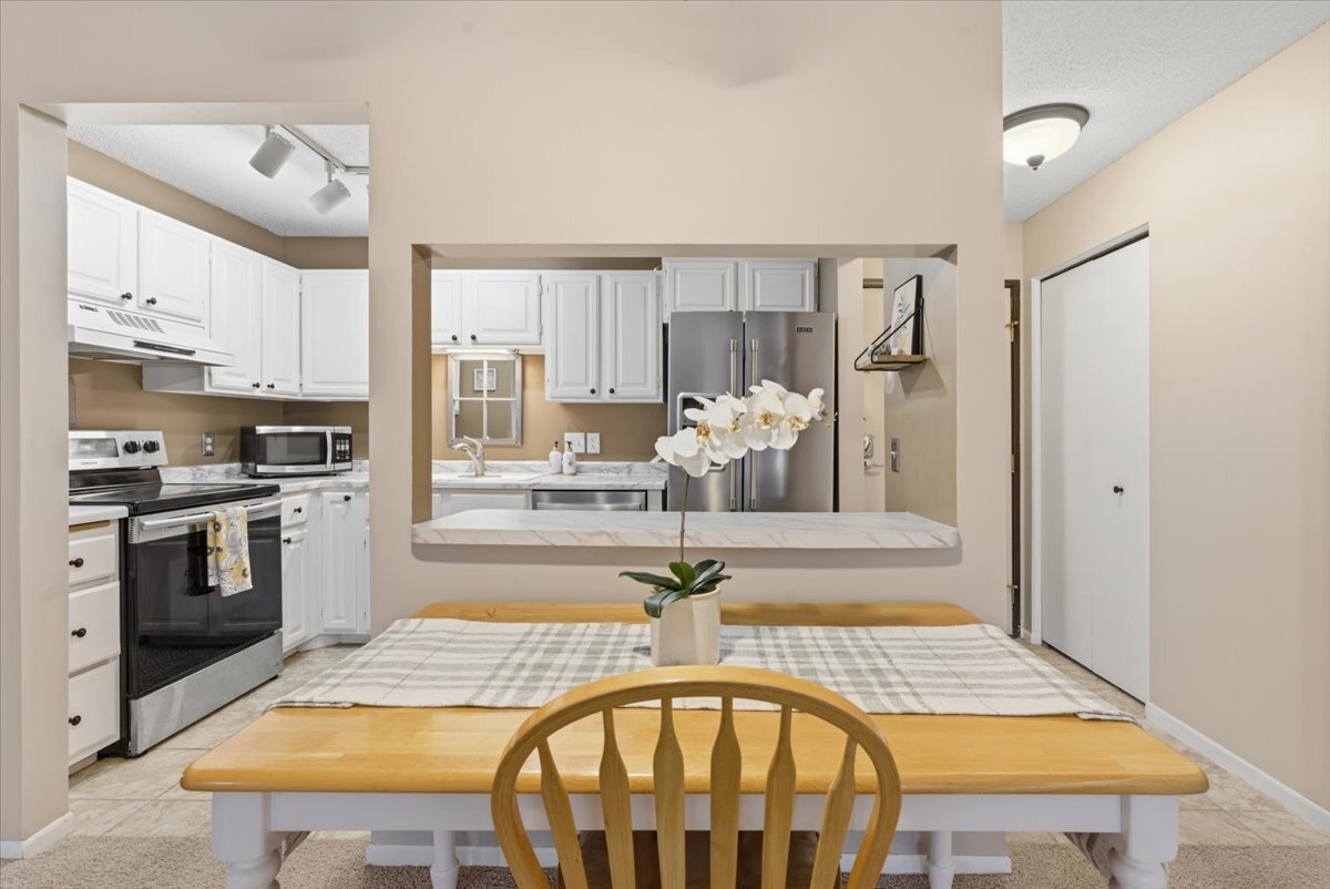 Building Photo - 10451 Greenbrier Rd