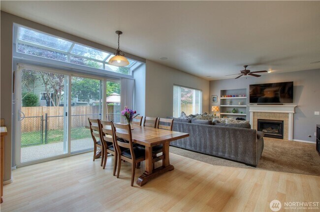 Building Photo - 3 Bedroom Maple Valley Home