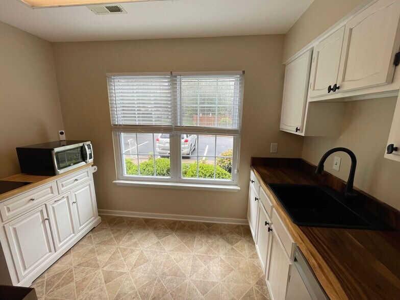 Building Photo - 11667 Timberly Waye