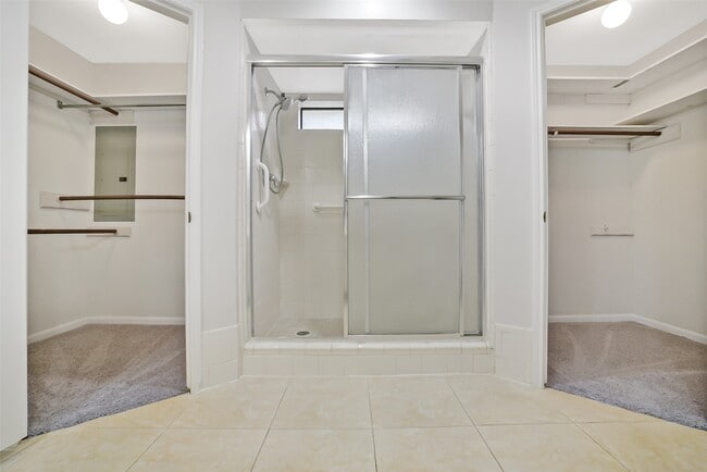 Building Photo - 12423 Olympia Dr