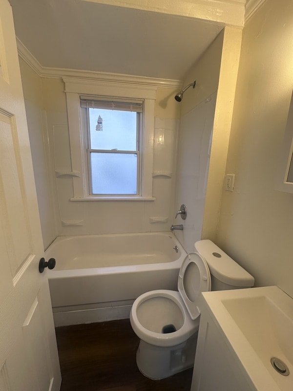 Building Photo - 9604 Manor Ave