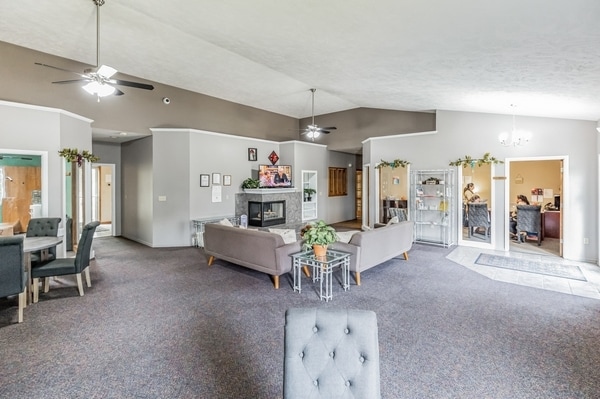 Building Photo - The Pines at Q Plaza Apartments