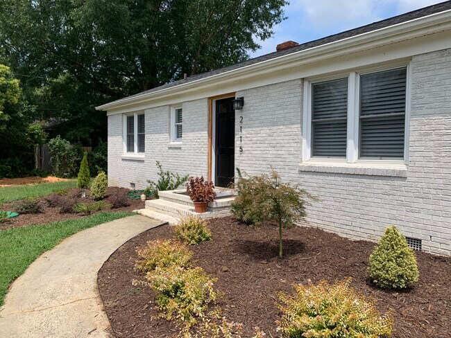Primary Photo - 2115 Country Ct