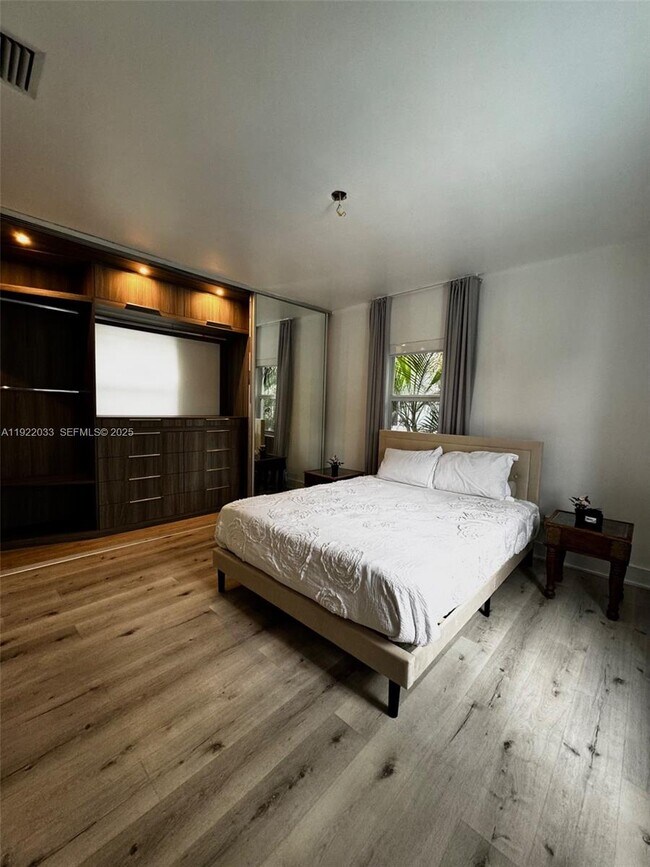 Building Photo - 3470 Sheridan Ave