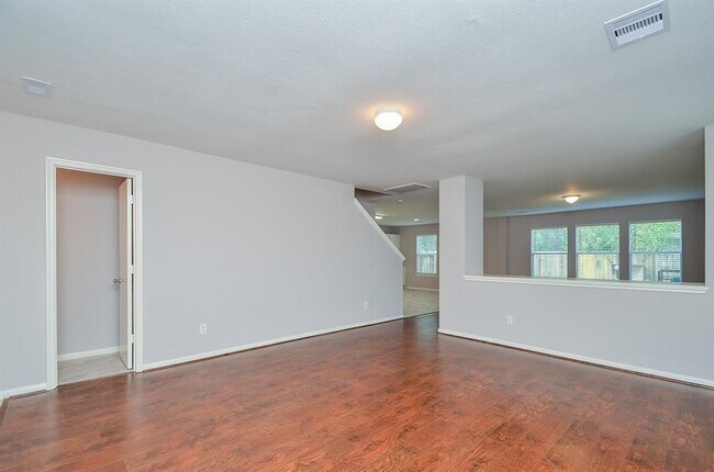 Building Photo - 12039 Madison Oak St