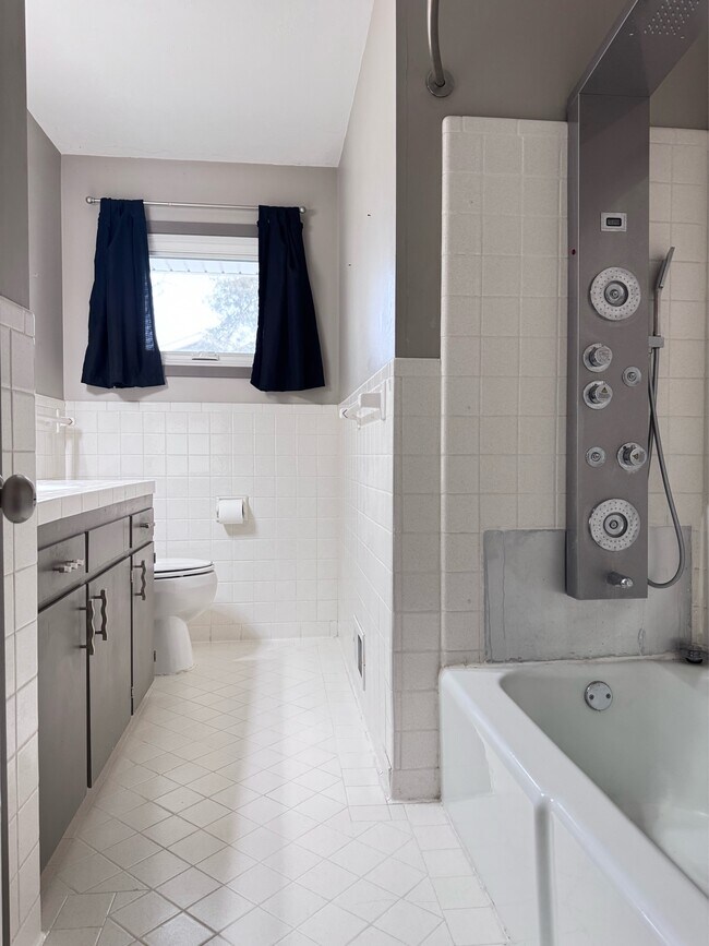 Building Photo - 20502 Cleveland St