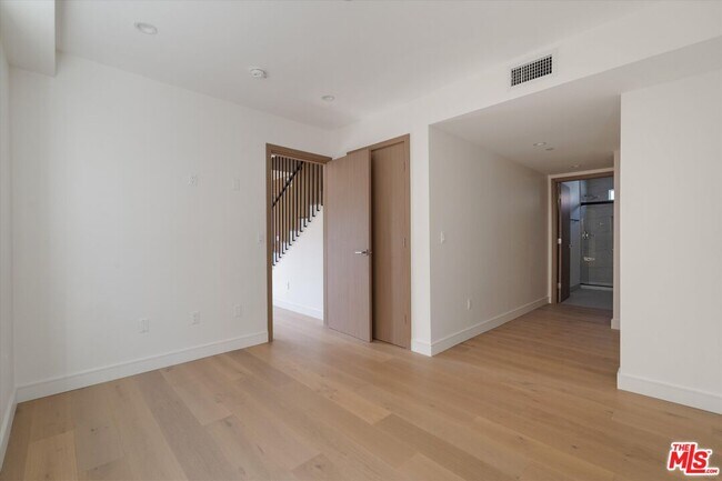 Building Photo - 15211 Morrison St