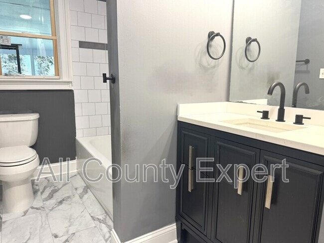 Building Photo - 261 Ridgewood Rd