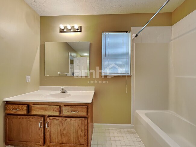 Building Photo - 123 Shaw Rd