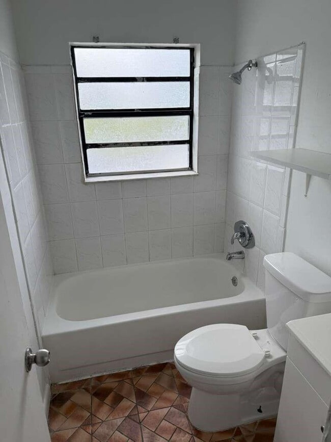 Building Photo - 218 NW 9th Ave