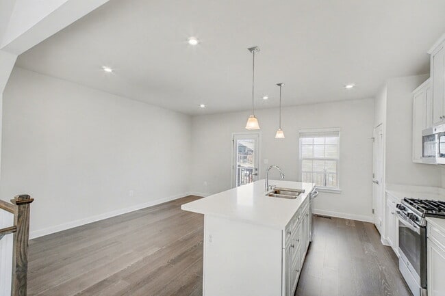 Building Photo - **Special Move-in Offer**  $500 off of the first month's rent.  Exceptional 3-Level Corner Unit T...