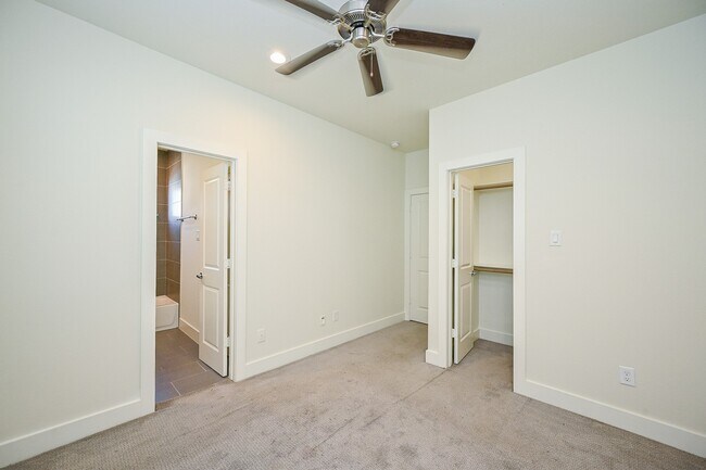 Building Photo - 1106 Fuschia Rd