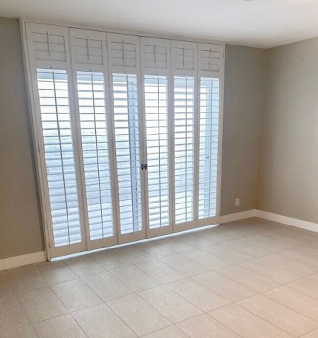 Building Photo - GREAT 3 Bedroom 2.5 Bath in Paradise Valley!