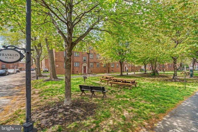 Building Photo - 734 North Terrace