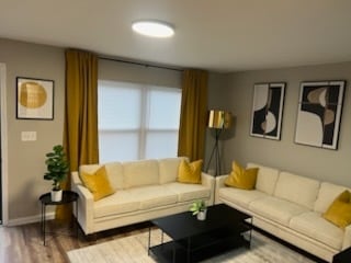 Building Photo - Beautiful Renovated Townhouse-Fully Furnis...