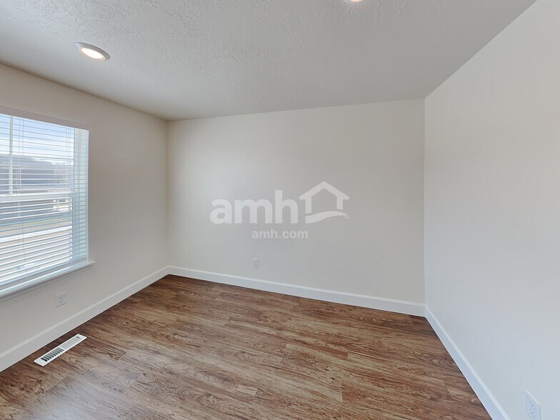 Building Photo - 413 North St