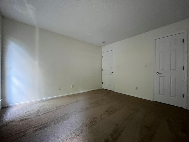 Building Photo - 2516 Cranbrook Ln