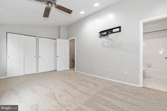 Building Photo - 54 Hamlet Dr