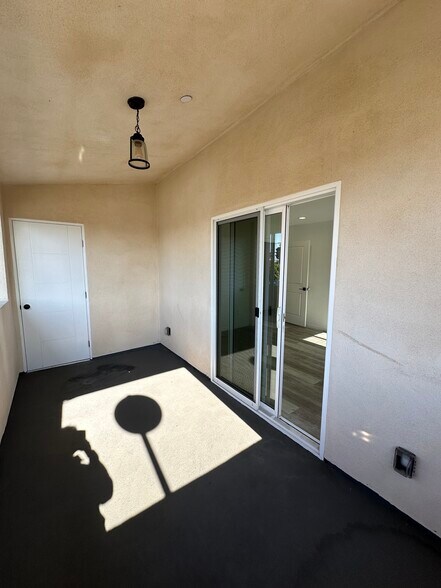 Building Photo - 202 S Rose Ave