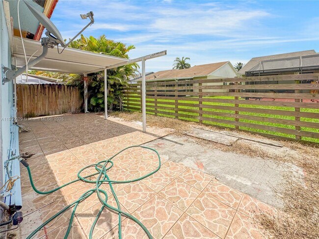 Building Photo - 1382 SE 11th Pl